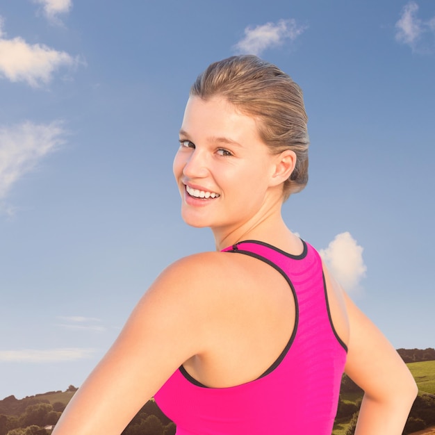 Imagen compuesta de mujer en forma sonriente