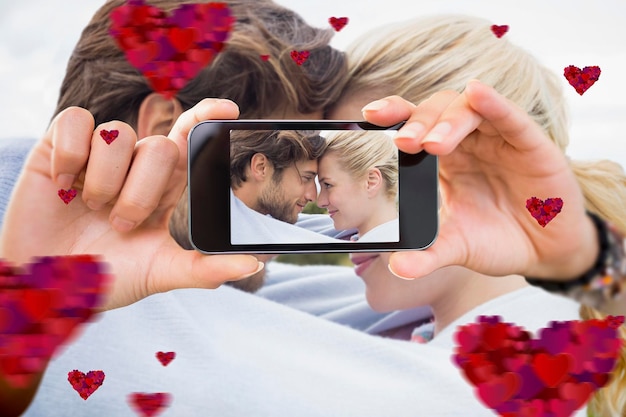 Imagen compuesta de pareja de San Valentín tomando un selfie