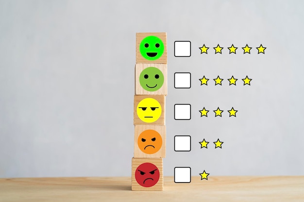 Imagen del concepto de negocio de establecer un objetivo de cinco estrellas aumentar la calificación o clasificación de evaluación e idea de clasificación