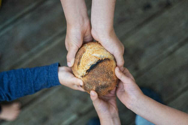 Foto imagen conceptual de pobreza y hambre.