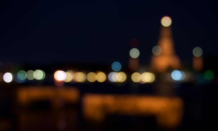 Foto imagen desenfocada de la ciudad iluminada por la noche