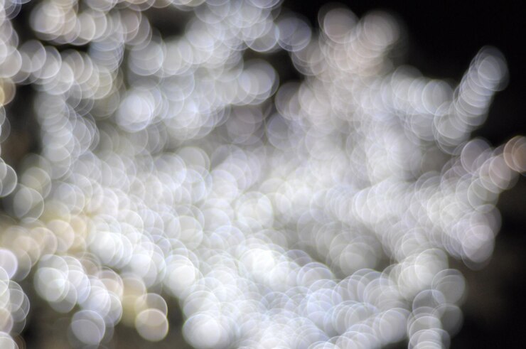 Foto imagen desenfocada de luces iluminadas por la noche