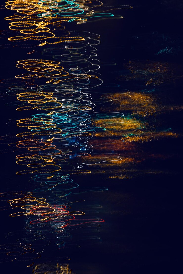 Foto imagen desenfocada de luces iluminadas por la noche