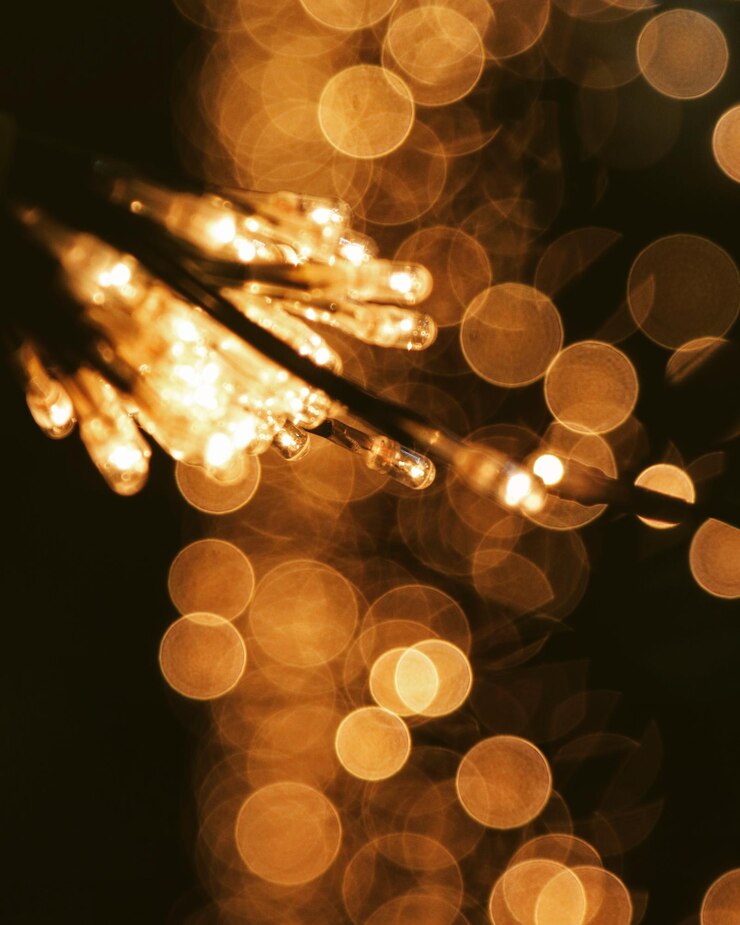 Foto imagen desenfocada de luces navideñas iluminadas