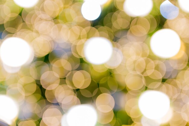 Imagen desfocada de luces iluminadas