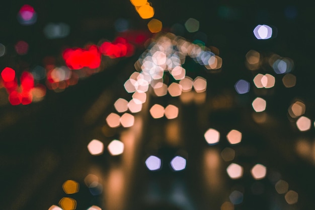 Imagen desfocada de luces iluminadas