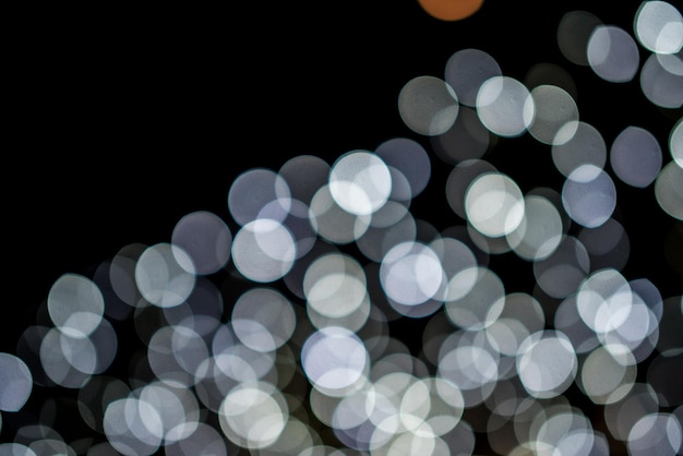 Imagen desfocada de luces iluminadas