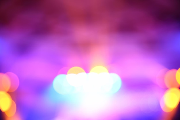 Imagen desfocada de luces iluminadas
