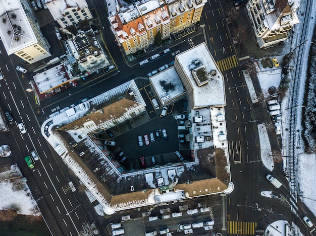 Imagen directamente por encima de los edificios de la ciudad