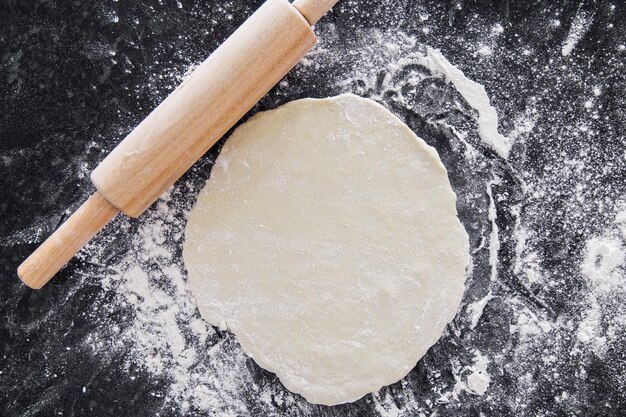 Foto imagen directamente por encima de una persona preparando comida