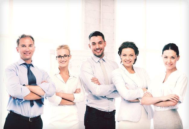 imagen del equipo de negocios feliz en la oficina