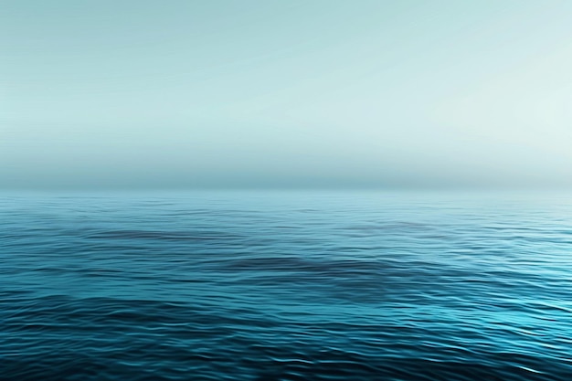 La imagen es de un océano azul tranquilo sin olas visibles