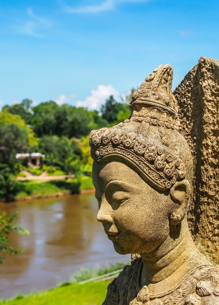 imagen de la estatua de Buda