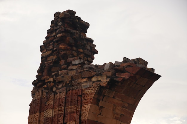 Imagen de estructura antigua histórica india al aire libre