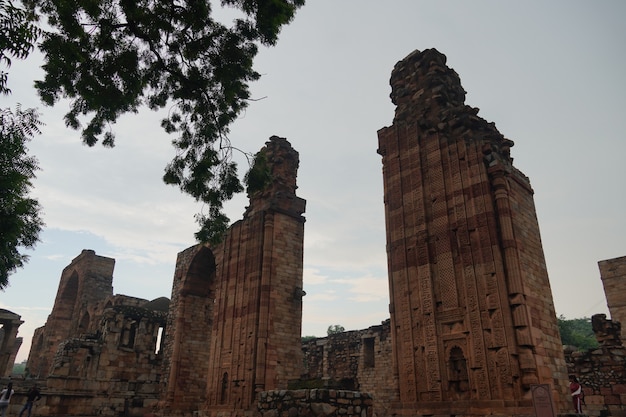 Imagen de estructura antigua histórica india al aire libre