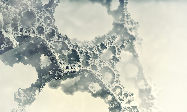 Una imagen fantástica de una estructura fractal fantástica, en el cielo, en las nubes blancas de otro mundo, otro planeta. Ilustración 3d