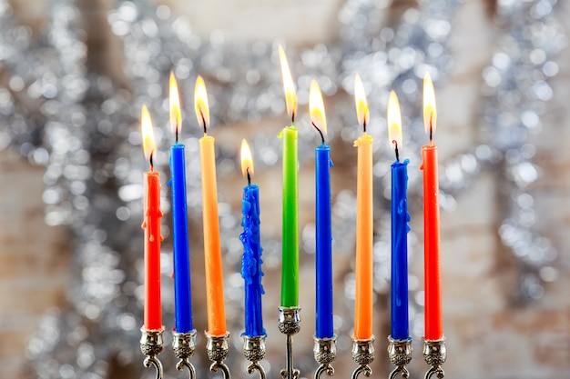 Foto imagen del fondo judío de hanukkah de vacaciones con menorah tradicional