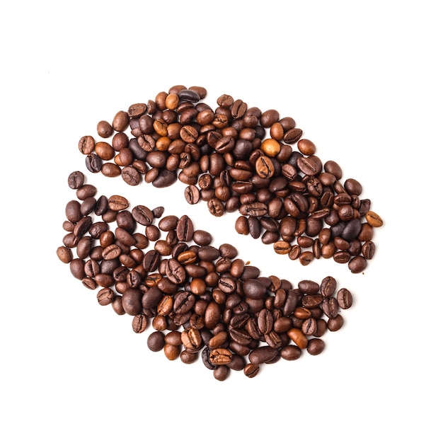 Imagen de grano de café compuesta de granos de café sobre un fondo blanco.