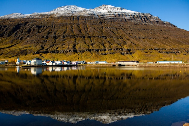 Imagen del hermoso paisaje de Islandia