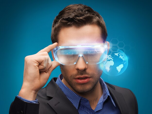 Foto imagen de hombre de negocios guapo con gafas digitales