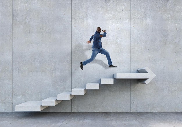 Imagen del hombre de negocios subiendo las escaleras. Técnica mixta