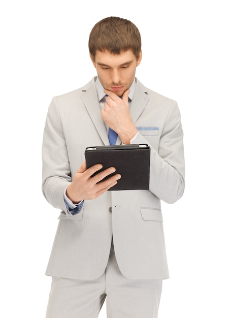 imagen de hombre tranquilo con tablet pc