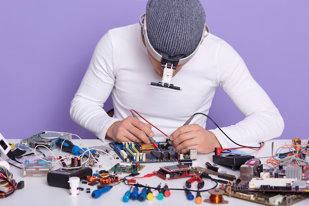 Imagen horizontal de placa electrónica de prueba profesional