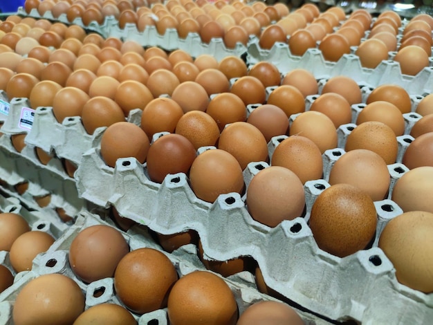 Foto imagen de huevos de gallina en el supermercado