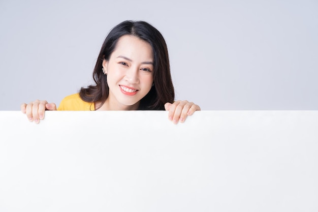imagen, de, joven, mujer asiática, con, tablero blanco