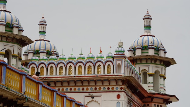 Foto imagen de la mitad superior del templo de janakpur en nepal