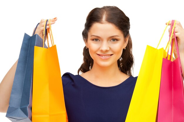 imagen de mujer encantadora con bolsas de la compra