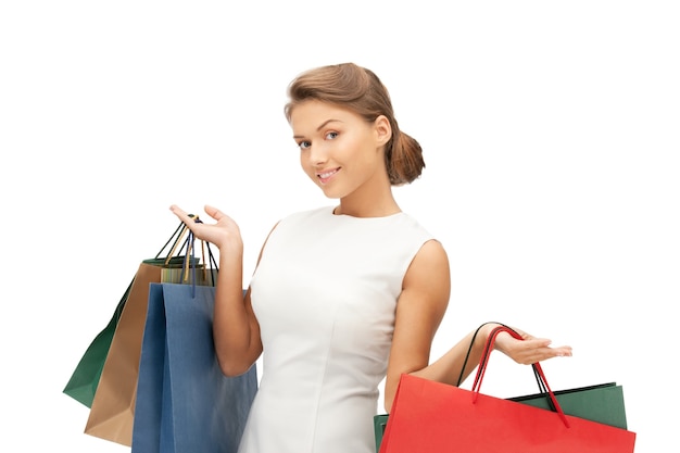 imagen de mujer encantadora con bolsas de la compra