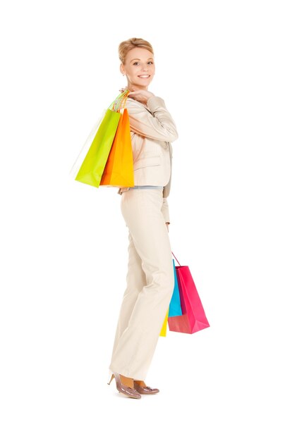 imagen de mujer encantadora con bolsas de la compra