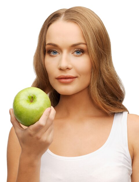 imagen de mujer hermosa con manzana verde