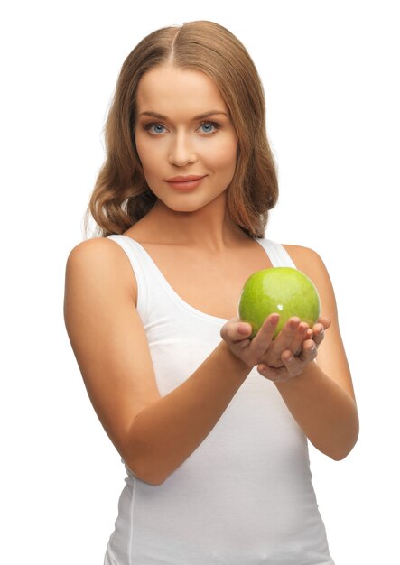 imagen de mujer hermosa con manzana verde.