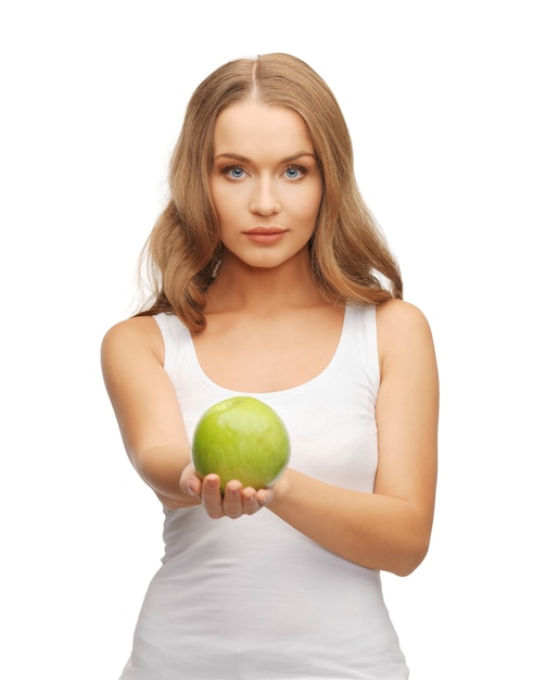 imagen de mujer hermosa con manzana verde