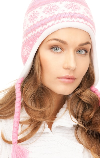 imagen de mujer hermosa con sombrero de invierno