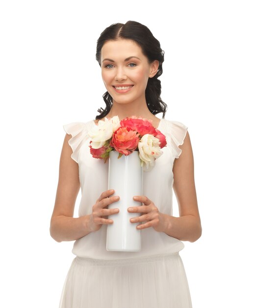 imagen de mujer joven y hermosa con jarrón de flores