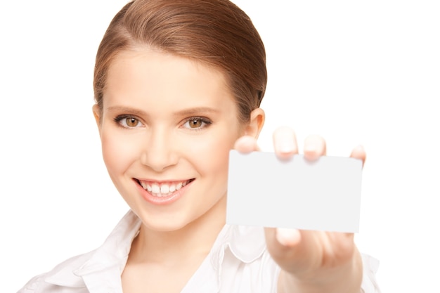 imagen de mujer con tarjeta de visita sobre blanco