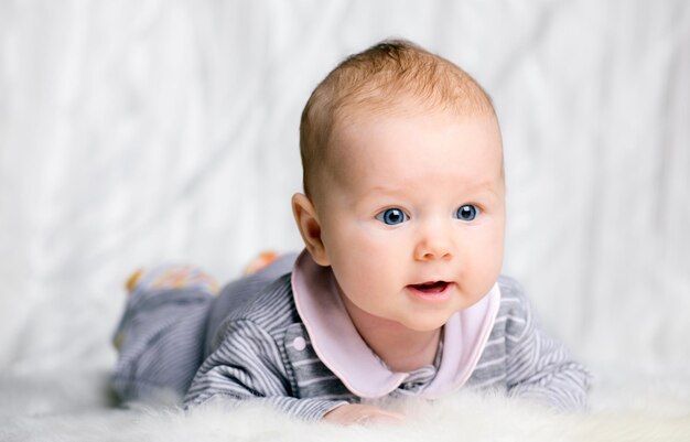 Foto imagen de niño pequeño de niño pequeño