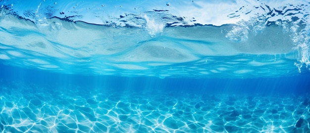 una imagen de una ola que está bajo el agua