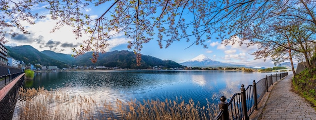 Foto imagen panorámica del monte fuji y el lago.