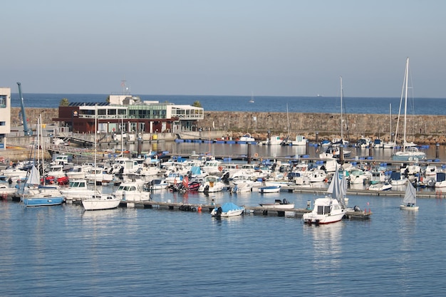 Imagen panorámica del paseo marítimo del puerto en el centro de A Coruña