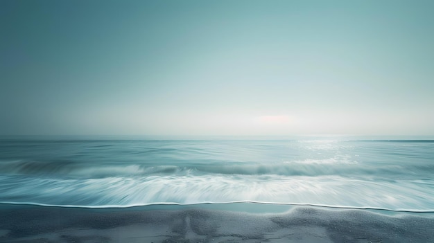 una imagen de una playa con una ola en el agua