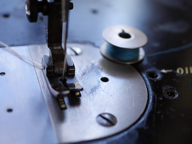 Imagen recortada de una máquina de coser