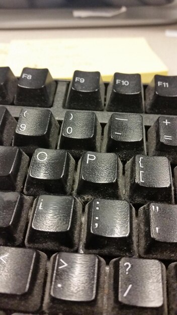 Foto imagen recortada de un teclado de computadora negro