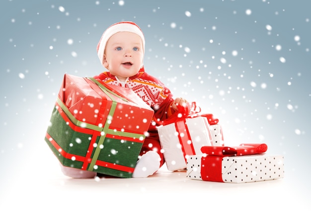 imagen de santa ayudante bebé con regalos de navidad