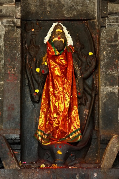 Imagen de Shiva en templo hindú