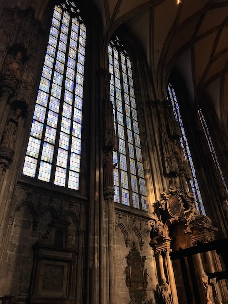 En la imagen, una vidriera de una iglesia gótica. Viena, Austria.