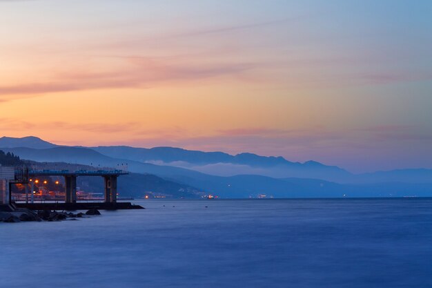 Imágenes de Alushta Crimea de anoche / noche larga exposición de la costa